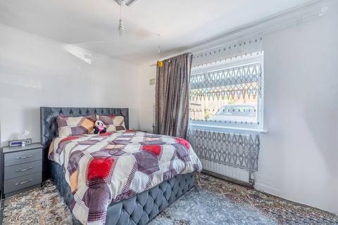 2 bedroom maisonette for sale, Haydock Avenue, Northolt, UB5