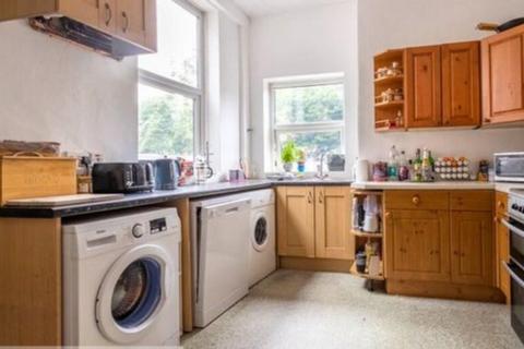 6 bedroom terraced house to rent, Chataway Road, Manchester