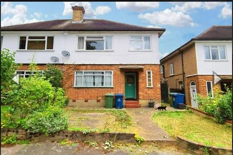 2 bedroom maisonette to rent, Holwell Place, HA5