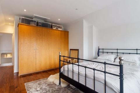 2 bedroom apartment for sale, Bracknell Gardens, Hampstead, London NW3