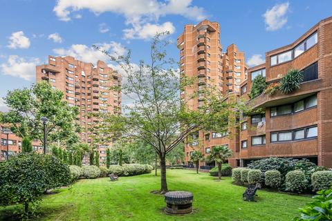 3 bedroom flat for sale, Blantyre Walk, Worlds End Estate, London