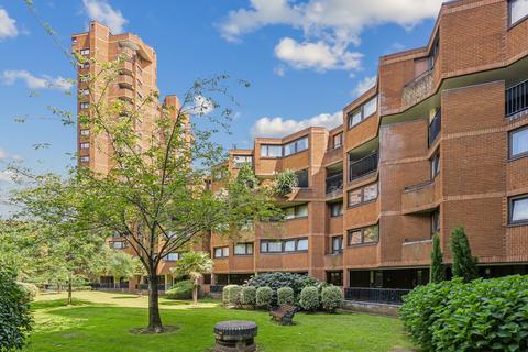 3 bedroom flat for sale, Blantyre Walk, Worlds End Estate, London