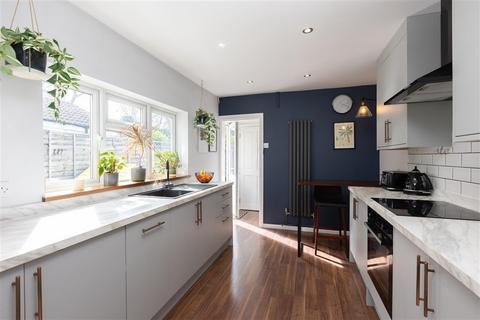 4 bedroom end of terrace house for sale, Lynton Road South, Gravesend, Kent, DA11