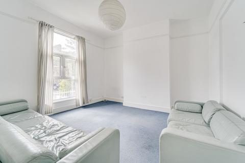 3 bedroom apartment to rent, Graham Road, Dalston, London