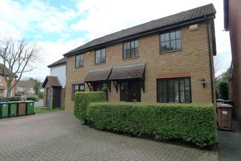 3 bedroom semi-detached house to rent, Larch Grove, Sidcup DA15