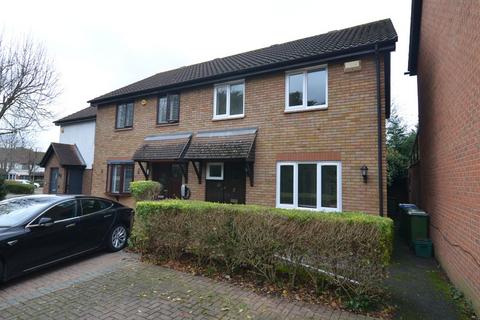 3 bedroom semi-detached house to rent, Larch Grove, Sidcup DA15