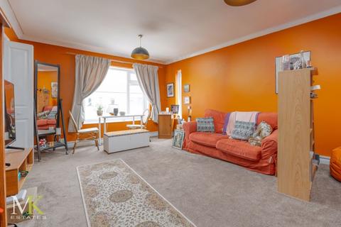 2 bedroom apartment for sale, Bargates, Christchurch BH23