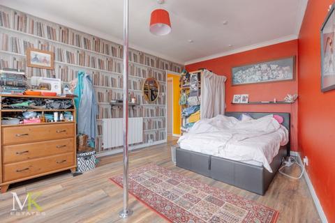 2 bedroom apartment for sale, Bargates, Christchurch BH23