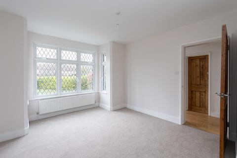 4 bedroom detached house to rent, London Road, Dorking