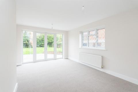 4 bedroom detached house to rent, London Road, Dorking