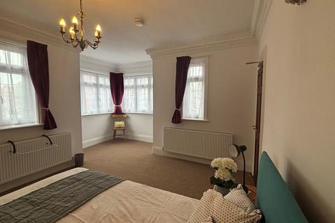 5 bedroom end of terrace house to rent, Monks Road, Mount Pleasant