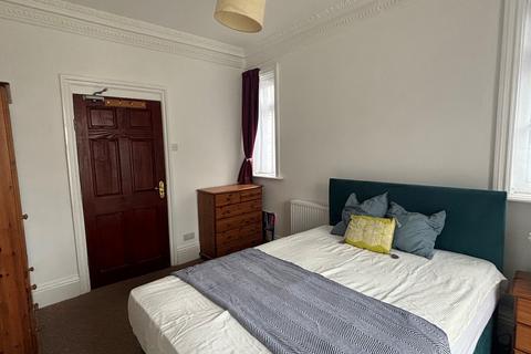 5 bedroom end of terrace house to rent, Monks Road, Mount Pleasant