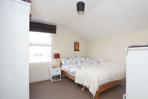 3 bedroom flat to rent, Plato Road