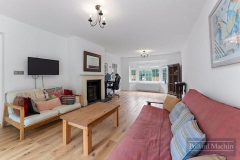 3 bedroom detached bungalow for sale, Moir Close, Sanderstead