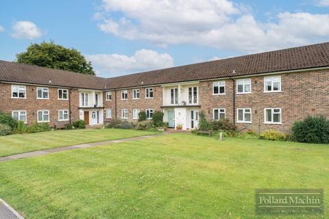 17, Sanderstead Court Addington Road, South Croydon, CR2 8RA
