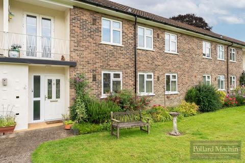 17, Sanderstead Court Addington Road, South Croydon, CR2 8RA