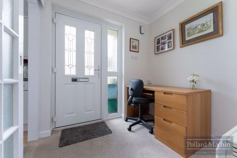 17, Sanderstead Court Addington Road, South Croydon, CR2 8RA