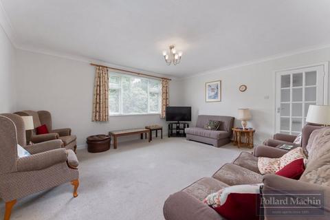 17, Sanderstead Court Addington Road, South Croydon, CR2 8RA