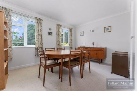 17, Sanderstead Court Addington Road, South Croydon, CR2 8RA
