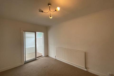 2 bedroom bungalow to rent, Wycliffe Road, Southampton SO18