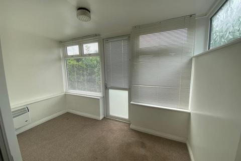 2 bedroom bungalow to rent, Wycliffe Road, Southampton SO18