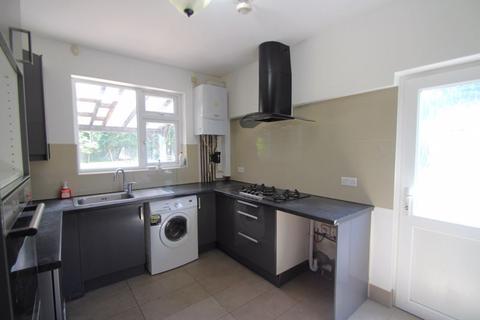 3 bedroom detached bungalow to rent, Fernbrook Drive, North Harrow