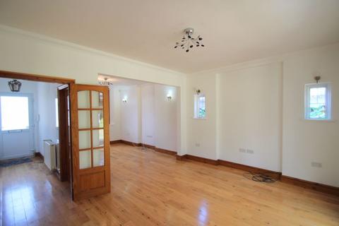 3 bedroom detached bungalow to rent, Fernbrook Drive, North Harrow