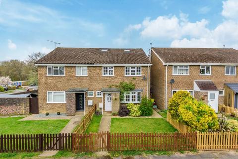 4 bedroom semi-detached house to rent, Hartleys, Reading RG7