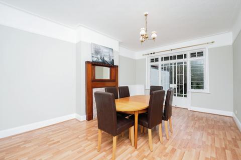 4 bedroom apartment to rent, Gunnersbury avenue, Ealing, W5