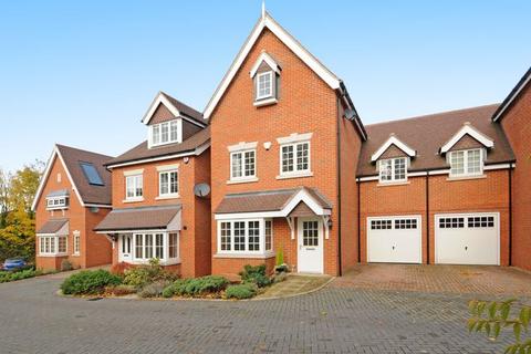 4 bedroom semi-detached house to rent, Brackendale Close, Englefield Green