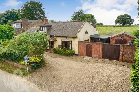 5 bedroom chalet for sale, The Street, Woodton, Bungay