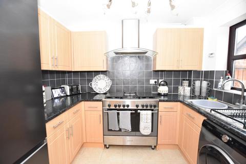3 bedroom semi-detached house to rent, Oysters Reach, Brightlingsea