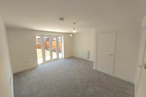 3 bedroom semi-detached house to rent, Maul Field Close