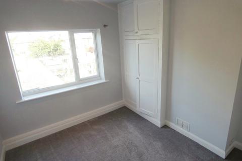 3 bedroom semi-detached house to rent, Chesterfield Road North, Mansfield