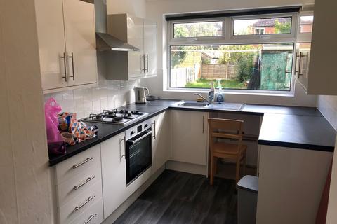 3 bedroom semi-detached house to rent, Stephens Road, M20