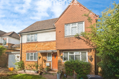 4 bedroom detached house to rent, Shelley Road