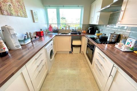 2 bedroom flat for sale, Sea Avenue, Rustington