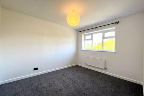 2 bedroom maisonette to rent, Wayfarers Way, Manchester