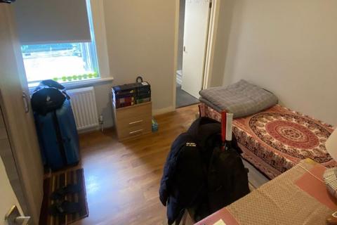 1 bedroom in a flat share to rent, Modern Room for let In Wembley