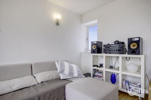 2 bedroom penthouse for sale, Redvers Road, Wood Green, N22