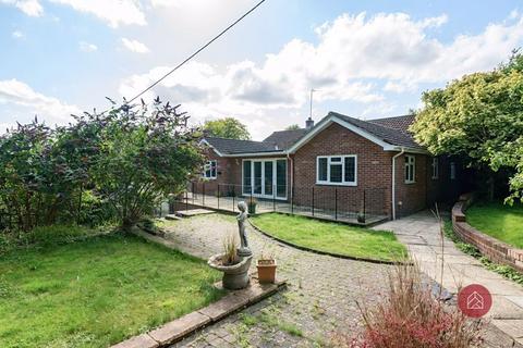 3 bedroom detached bungalow for sale, Manor Drive, Oxford OX33