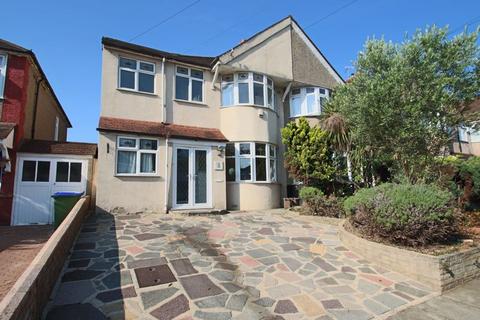 3 bedroom semi-detached house to rent, The Green, Welling DA16