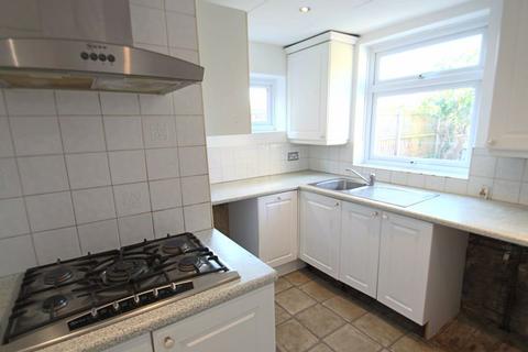 3 bedroom semi-detached house to rent, The Green, Welling DA16