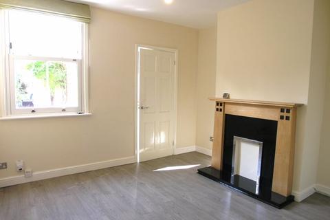 3 bedroom terraced house to rent, New Street, Kingswinford DY6