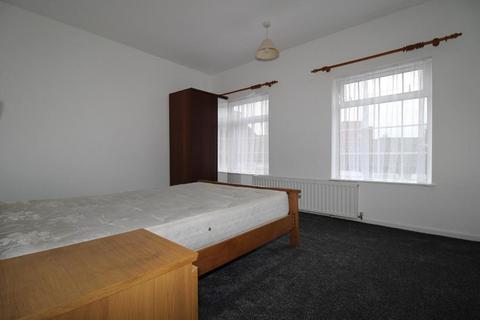 3 bedroom terraced house for sale, Liverpool Road, Town Centre, Luton, Bedfordshire, LU1 1RS