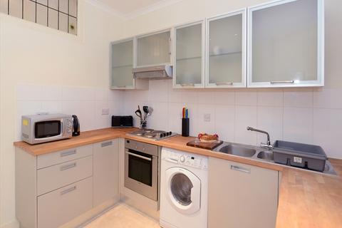 5 bedroom apartment to rent, Strathmore Court, London