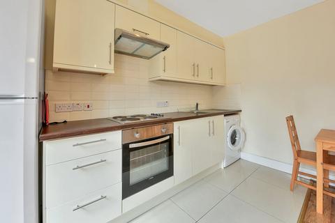 4 bedroom terraced house to rent, Lorrimore Road, London SE17