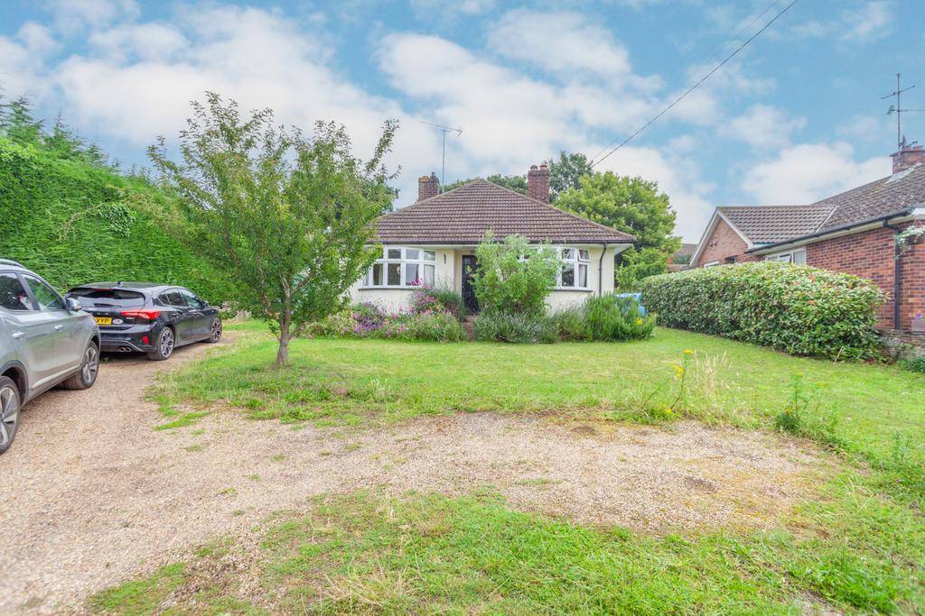 5 Bedroom Detached Chalet Bungalow for Sale