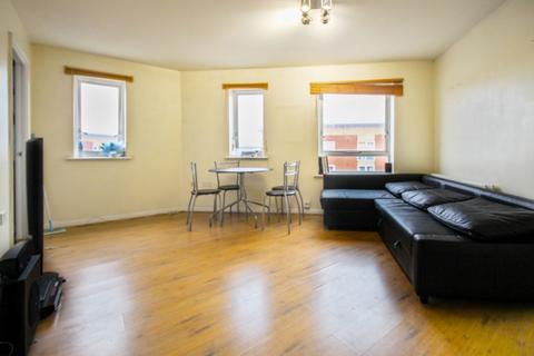 2 bedroom flat to rent, Albatross Close, London