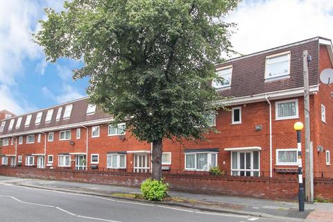2 bedroom apartment to rent, Wycliffe Court, Urmston, Manchester, M41